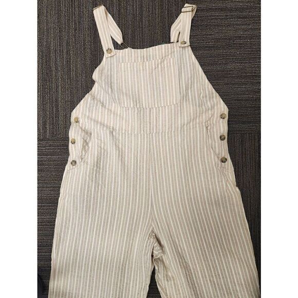 NWT Wild Fable tan striped bibs. Features wide legs and 3 button sides - Picture 6 of 12
